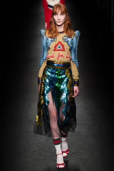 Look 18